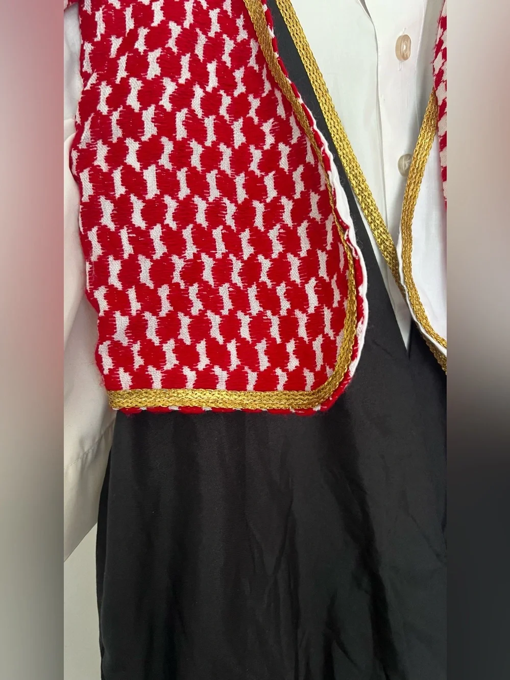 Traditional Red and White Keffiyeh shmagh,Thob&boys Bisht 30 طقم طفل خليجي